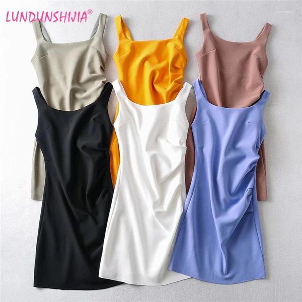 Robes décontractées Lundunshijia 2024 Mode d'été Plis de haute qualité O-Cou sans manches Robe mince Sexy Fesses serrées Robes 13 couleurs