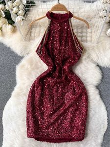 Robes décontractées De Luxe Perlé De Noël Rouge Partie De Mode Sangle Chaîne Conception Sans Manches Mini Robe Robe Corée Du Sud P230530