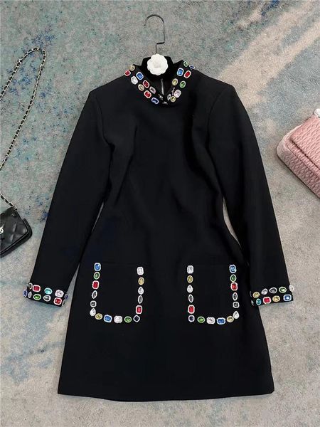 Vestidos casuales Estilo de lujo Otoño Invierno Moda Cosido a mano Colorido Rhinestone Vestido delgado Mujer Manga larga Negro