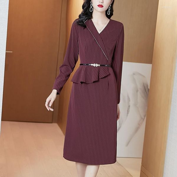 Robes décontractées M-3XL Robe à manches longues pour femmes 2022 Printemps Col en V Vin Rouge Mode Rayé Hanche Couleur Solide Couture Robes Mujer