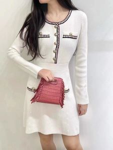 Robes décontractées M-aje Mini-robe en maille à boutonnage contrastant en laine mélangée Blanc Noir