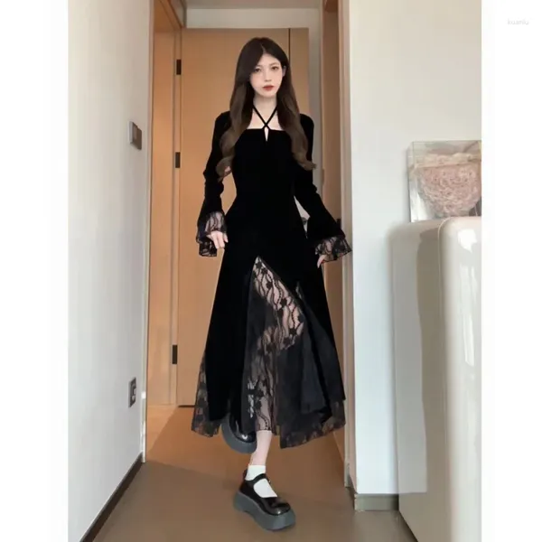 Robes décontractées Miiix mode coréenne robe de dentelle fendue femme automne haut de gamme noir cou suspendu slim fit velours vêtements féminins
