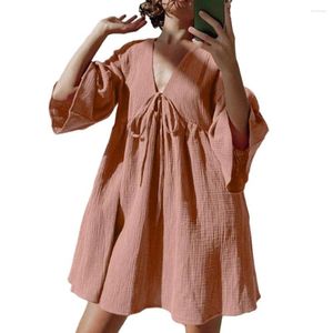 Robes décontractées Mini robe femmes été 2023 col en v évasé demi manches couleur unie devant à lacets à volants ourlet ample court Streetwear