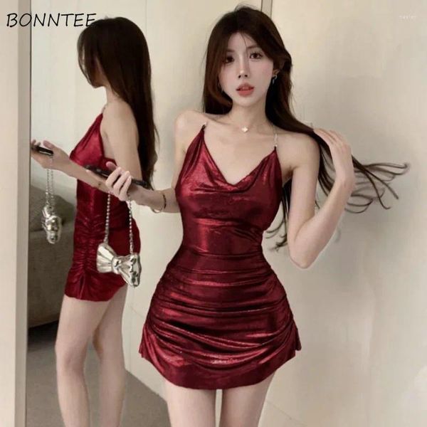 Robes décontractées mini femmes licou coll sans dos swing borgogne bordeaux argenté européen hip wrap slim plis chaînes de filles barre