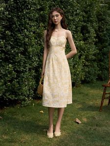 Casual jurken Mishow dameshorte jurk 2024 zomer Franse slanke fit retro bloemen v-neck a-line mouwloze vrouwelijke MIDI MXC36L1346