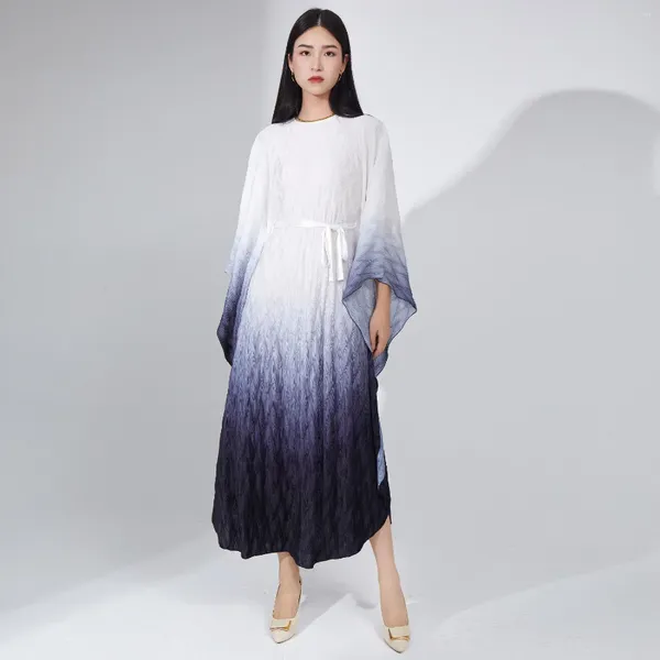 Robes décontractées Miyake 2024 printemps et automne irrégulière plissée longue robe vintage dégradé haut de gamme vêtements pour femmes