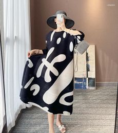 Robes décontractées Miyake robe plissée femmes impression extensible horizontale à la mode ample grande taille couvrant le ventre tout match 2022