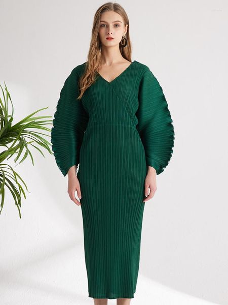 Vestidos casuales Miyake plisado manga elástica vestido verde mujer 2023 primavera diseñador casual cuello en V cintura suelta ropa de talla grande