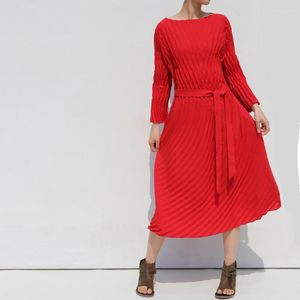 Robes décontractées Miyake plissé à la main plis à manches longues ceinture robe femmes 2023 été Style chinois grand rouge ample grande taille