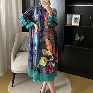 Robes décontractées Miyake plissé imprimé poitrine mi-longue robe à revers 2024 printemps veste cardigan polyvalente pour les femmes