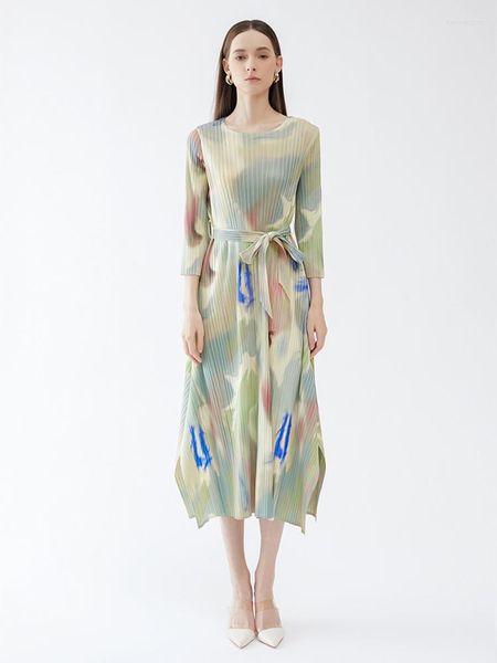 Robes décontractées Miyake plissé Simple esthétique Designer 2023 printemps été femmes peint à la main abstraite impression ceinture robe