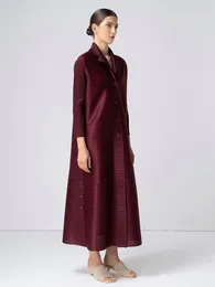 Vestidos casuales Miyake plisado tres pechos girar hacia abajo vestido de cuello mujeres otoño 2024 invierno alta moda suelta más tamaño largo cardigan abrigos