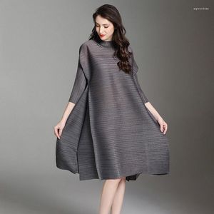 Vestidos casuales Miyake plisado cuello alto talla grande vestido de mujer otoño 2023 moda de alta calidad dobladillo suelto doblado largo vintage ropa de diseñador