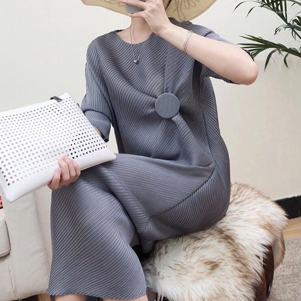 Robes Décontractées Miyake Plis Femmes Été 2023 Automne Cercle Robe Longue Twill Mode Coréenne Lâche Designer Gros Bouton Vêtements Irréguliers