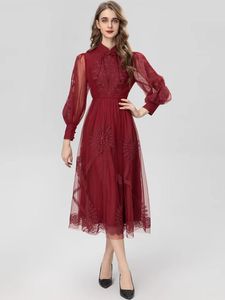 Casual jurken moaayina mode runway jurk lente dames mesh lantern mouw borduurwerk hoge taille vintage rood feest