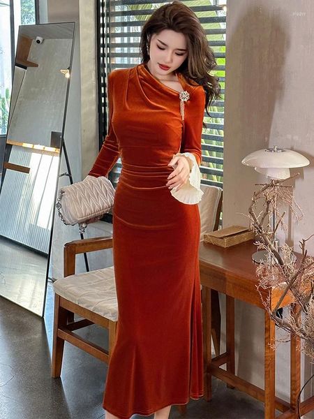 Robes décontractées de qualité noble Femmes élégantes Chic Retro Orange Velvet Folds Lady Vêtements Banquet en queue de poisson robe soirée Ventide