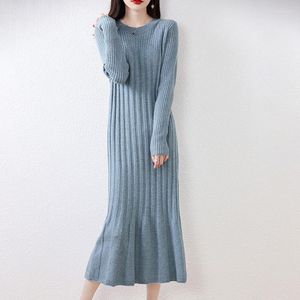 Robes décontractées O-Cou Femmes Bande Lâche Plus Laine Pulls tricotés 2023 Mode Hiver Femme Mi-mollet Doux Cachemire Pull