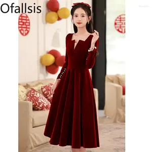 Casual jurken ofallsis vierkante nek kralen toast bruid 2024 winter vintage lange mouwen wijn rood fluwelen verloving vrouwelijk vestido