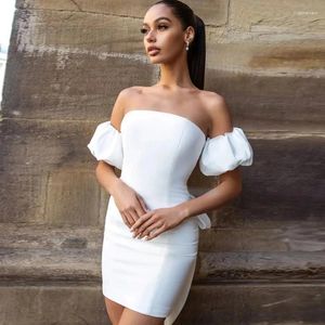 Casual jurken Off-shoulder witte satijnen jurk met korte mouwen Mini-lengte bodycon met grote strik Cutsom ooit mooi feest gemaakt