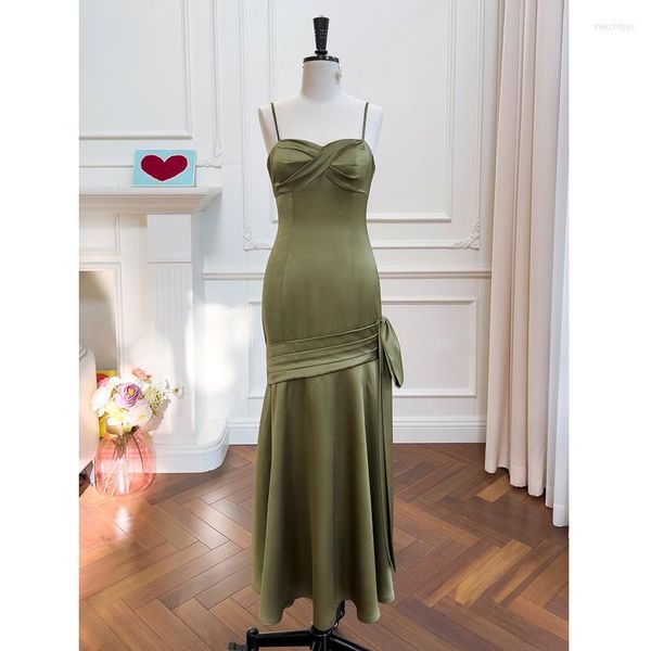 Robes décontractées Olive Green Spaghetti Strap Cross V Cou Dos Nu Sash Bow Longueur De La Cheville Serré Ajusté Maxi Robe De Sirène Femme Cérémonie Fête