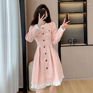 Robes décontractées robe en tweed rose femmes élégant luxe 2024 printemps et automne à manches longues blanc corée mince mince combinaison plissée