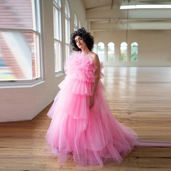 Vestidos casuales Puffy Pink Mesh Prom Pretty Strapless Ruffles Tiered Mujeres Vestido de fiesta formal Longitud del piso Tul Vestidos mullidos