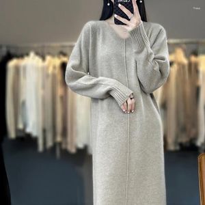 Robes décontractées Pure Cachemire Robe tricotée Femme Lâche Col V Mi-Longueur Sur Le Genou Pull Jupe De Base