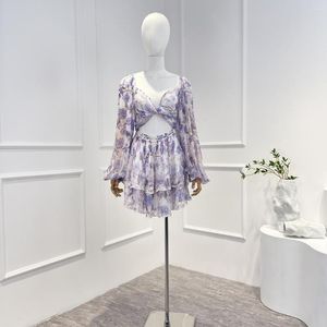 Robes Décontractées Violet Imprimé Floral Mini Robe Arrivée Conception Unique 2023 Printemps Été Découpé Taille Ceinture À Plusieurs Niveaux Swing One-pieces Pour La Fête