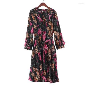 Robes décontractées Violet Floral Vintage Mousseline de soie O-Cou Robe Femme Trois-quarts Manches Bouton à lacets Élégant Longueur au genou pour les femmes