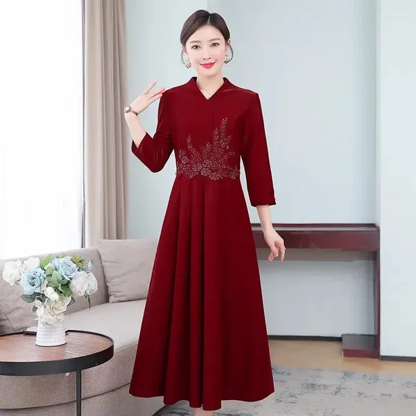 Robes décontractées Qipao 2023 Automne Style chinois Robe de mariée de la mère élégante noble dames améliorée Cheongsam Banquet Z3555