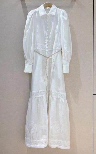Vestidos casuales Vestido largo de ramio 2023 Estilo de otoño Mujeres Turn-Down Collar Bordado de encaje Patchwork Manga con cinturón Blanco Maxi
