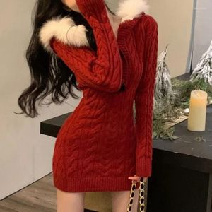 Robes décontractées Robe pull tricotée rouge à capuche Femmes Slim Bodycon Y2K Mini Fausse Fourrure Femelle One Piece Coréen Élégant 2023 Hiver