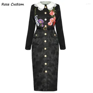 Casual jurken Red Roosarosee Floral Embroidery White Turn Down Collar Golden Button Split Dress European Spring 2024 Women Vestidos Robe