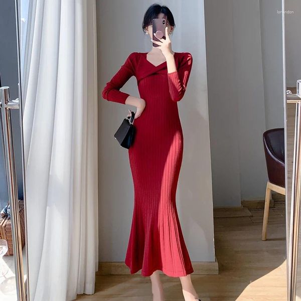 Vestidos casuales rojo simple con cuello en v suéter de punto vestido bodycon mujeres apretado elegante manga larga oficina cola de pescado midi otoño invierno 2023