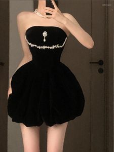 Robes décontractées strass noir robe sans bretelles pour les femmes été diamant chaîne taille fleur bourgeon court mode vêtements féminins