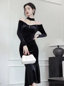 Vestidos casuales Vestido de terciopelo negro romántico para mujer delgada Sexy fuera del hombro Diamantes Cuello montado Sirena Turmpet Party Vestido Negro