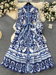 Casual jurken Runway rood blauw en wit porselein Print vakantie maxi-jurk Dames opstaande enkele rij knopen losse veterriem lang gewaad