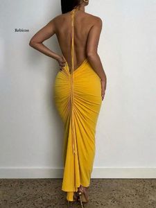 Robes décontractées robe maxi sans dos pour les femmes lictes licenciées minces 2024 Été femelle jaune long club fête des plages de plage