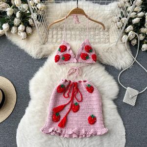 Robes décontractées Sexy Bohème Crochet Creux Deux Pièces Ensembles Halter Doux Chic Camis Débardeur Avec Minijupe Fraise Plage Vacances