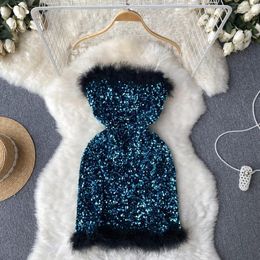 Robes décontractées Soutien-gorge sexy Petite robe d'été Style de célébrité Sequin Plume Jupe Wrap Hanche