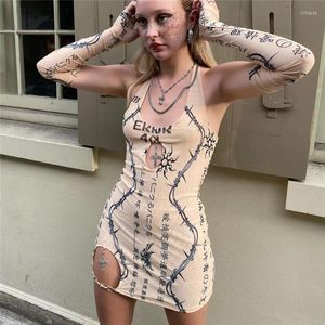 Casual jurken Sexy Hollow Out Halter Women Y2K Harajuku Karakter Print Gothic Mini Dress 2023 Party Night Club Handschoenen vrouwelijk Vestidos