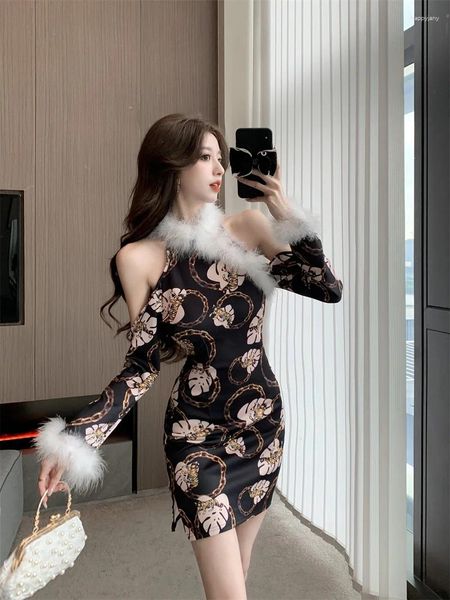 Robes décontractées Sexy Off Épaule Col debout Style chinois Qipao Épissé Fourrure Wrap Hip Bottom Robe