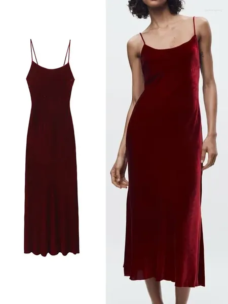 Vestidos casuales Sexy Red Velvet Strap Vestido de fiesta para mujeres 2024 Otoño Elegante sin espalda A-Line Simple Camisole Mid-Becerro Ropa interior