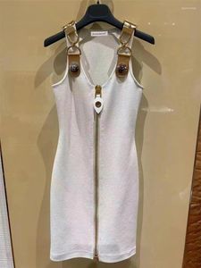 Robes décontractées Sexy Slim Slip Robe 2024 Automne Sans manches à l'intérieur avec un paquet de robe d'été jupe de hanche feu