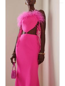 Casual Jurken Sexy Spaghetti Bandjes Feather Hollow Out Lace-up Bandage Jurk Dames Rose Rood Mouwloos Ruglooze Bodycon Midi Avonddeel