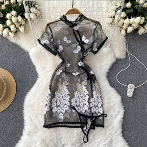 Robes Décontractées Sexy Filles Épicées Floral Paon Broderie Maille Spliced Cheongsam Robe Creuse À Manches Courtes Gaine Split Gauze Vestidos