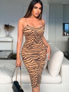 Robes décontractées Sangle sexy fente longue vêtements pour femmes Y2k mode animal imprimé fête clubwear sans manches mince robe maxi tenue de rue