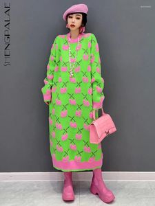 Robes décontractées SHENGPALAE Robe de broderie de cerise pour femmes Automne 2024 Mode O-Cou Manches longues Lâche Robe en tricot droite 5R1191