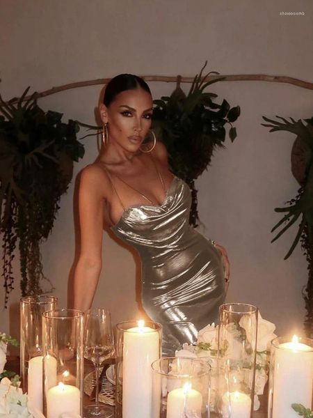 Robes décontractées Brillant Gold Bodycon Sexy Ball Night Robe sans bretelles Slim Fit Plissé Party Discothèque Sans manches Robe dos nu Costume