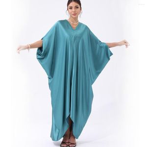 Robes décontractées Robe musulmane en satin de soie Été Loisirs Vacances Moyen-Orient Robe Femme Col V Grande Taille Lâche